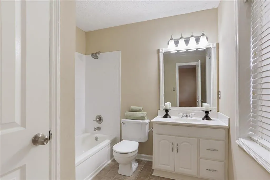 7750 Roswell Road Unit 11d, Sandy Springs, Georgia 30350, 3 Bedrooms Bedrooms, ,2 BathroomsBathrooms,Residential,Sold,7750 Roswell Road Unit 11d,6054508