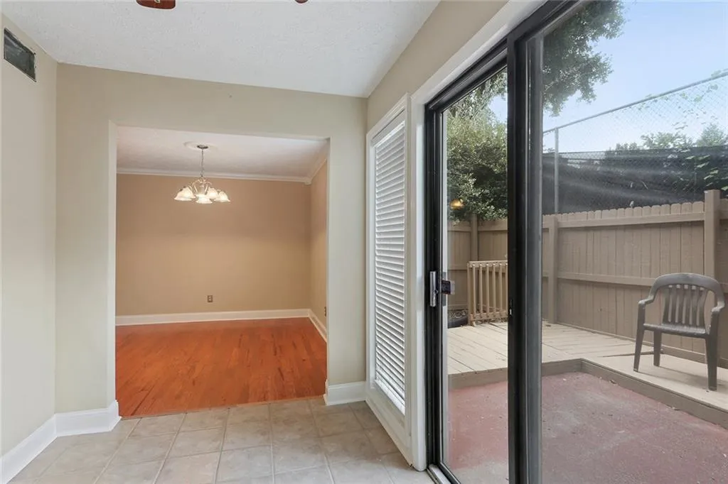 7750 Roswell Road Unit 11d, Sandy Springs, Georgia 30350, 3 Bedrooms Bedrooms, ,2 BathroomsBathrooms,Residential,Sold,7750 Roswell Road Unit 11d,6054508