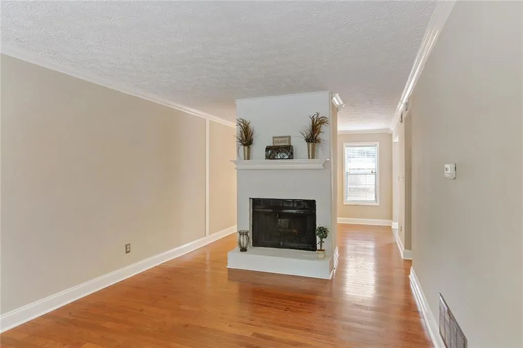 7750 Roswell Road Unit 11d, Sandy Springs, Georgia 30350, 3 Bedrooms Bedrooms, ,2 BathroomsBathrooms,Residential,Sold,7750 Roswell Road Unit 11d,6054508