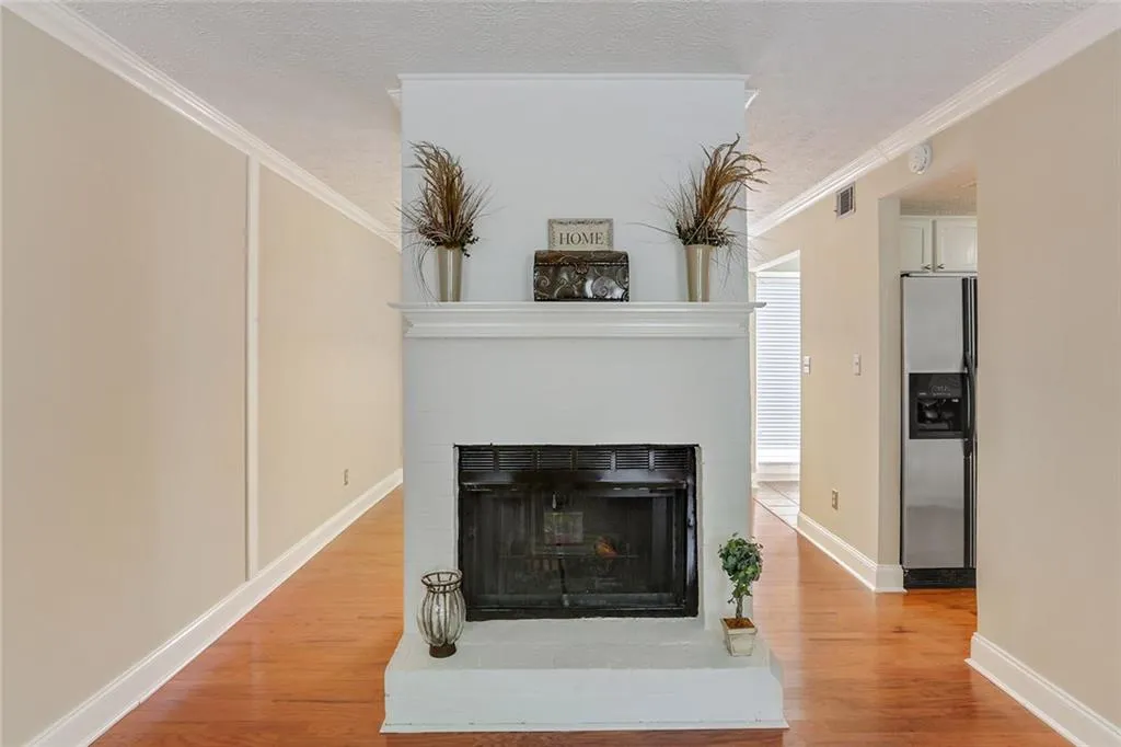 7750 Roswell Road Unit 11d, Sandy Springs, Georgia 30350, 3 Bedrooms Bedrooms, ,2 BathroomsBathrooms,Residential,Sold,7750 Roswell Road Unit 11d,6054508