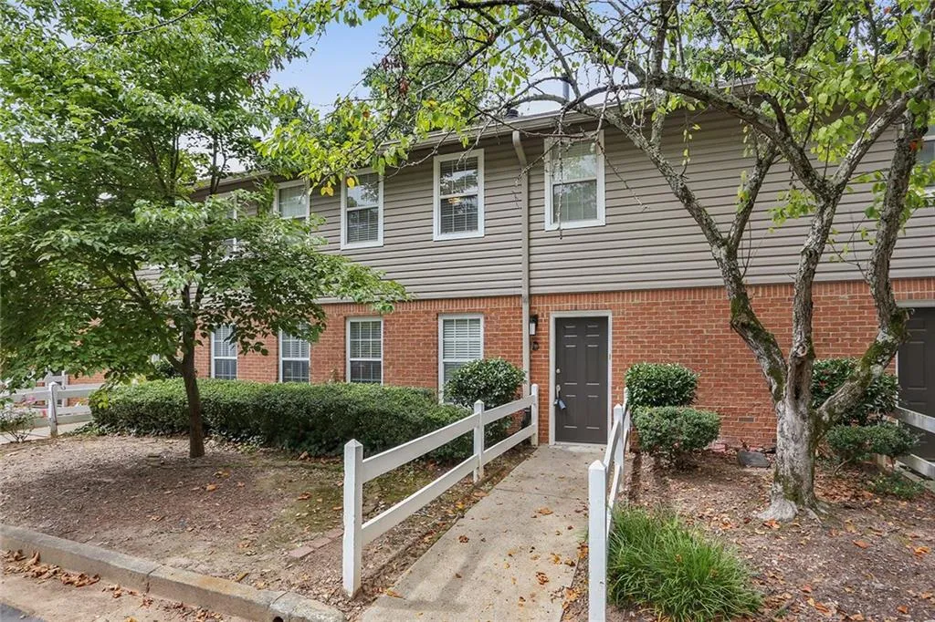 7750 Roswell Road Unit 11d, Sandy Springs, Georgia 30350, 3 Bedrooms Bedrooms, ,2 BathroomsBathrooms,Residential,Sold,7750 Roswell Road Unit 11d,6054508