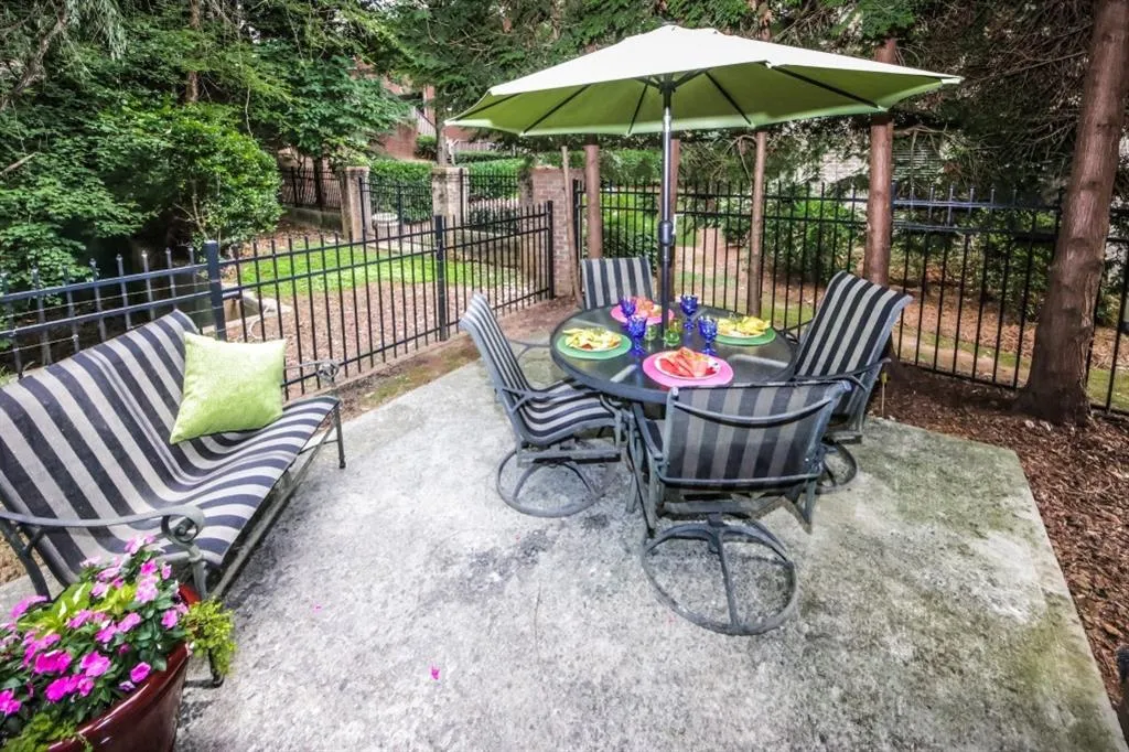 819 Stratford Court, Sandy Springs, Georgia 30350, 5 Bedrooms Bedrooms, ,4 BathroomsBathrooms,Residential,Sold,819 Stratford Court,6576246