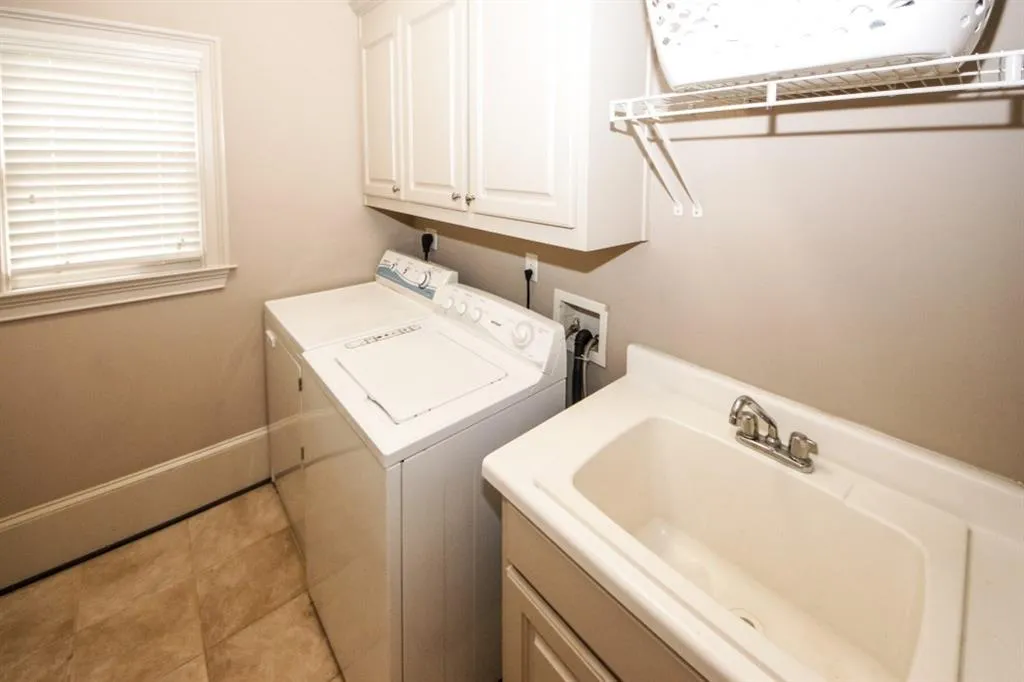 819 Stratford Court, Sandy Springs, Georgia 30350, 5 Bedrooms Bedrooms, ,4 BathroomsBathrooms,Residential,Sold,819 Stratford Court,6576246
