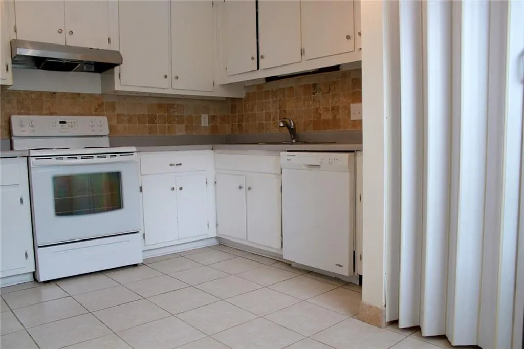 360 Winding River Drive Unit L, Atlanta, Georgia 30350, 3 Bedrooms Bedrooms, ,2 BathroomsBathrooms,Residential,Sold,360 Winding River Drive Unit L,6519985