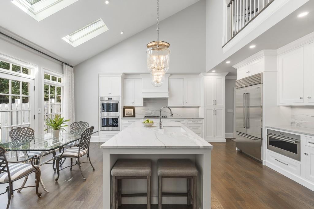 130 Devereux Court, Atlanta, Georgia 30327, 5 Bedrooms Bedrooms, ,4 BathroomsBathrooms,Residential,Sold,130 Devereux Court,7288875