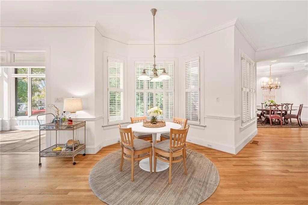 Large breakfast area