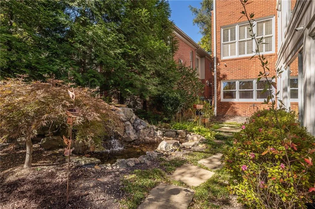 Additional area for planting or outdoor seating