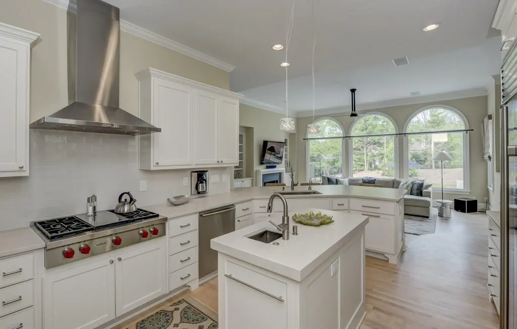 785 Lake Summit Drive, Atlanta, Georgia 30342, 6 Bedrooms Bedrooms, ,5 BathroomsBathrooms,Residential,Sold,785 Lake Summit Drive,5833136