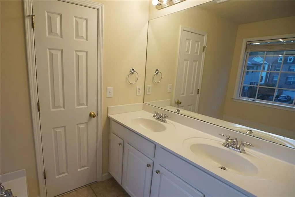 7820 Kiverton Place, Sandy Springs, Georgia 30350, 4 Bedrooms Bedrooms, ,3 BathroomsBathrooms,Residential,Sold,7820 Kiverton Place,6547055