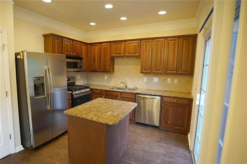 7820 Kiverton Place, Sandy Springs, Georgia 30350, 4 Bedrooms Bedrooms, ,3 BathroomsBathrooms,Residential,Sold,7820 Kiverton Place,6547055