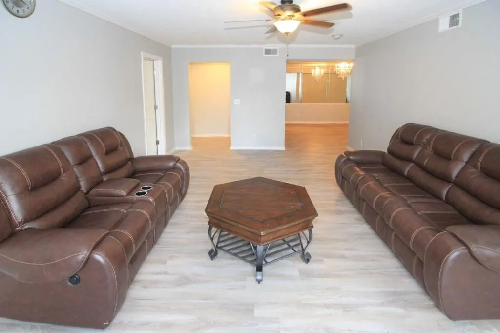 6851 Roswell Road Unit E7, Sandy Springs, Georgia 30328, 4 Bedrooms Bedrooms, ,2 BathroomsBathrooms,Residential,Sold,6851 Roswell Road Unit E7,5871103