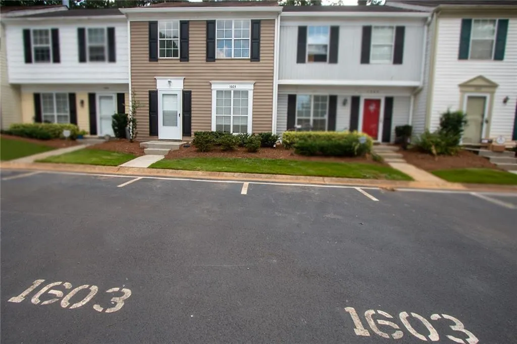 1603 Queen Anne Court, Sandy Springs, Georgia 30350, 2 Bedrooms Bedrooms, ,2 BathroomsBathrooms,Residential,Sold,1603 Queen Anne Court,7112964