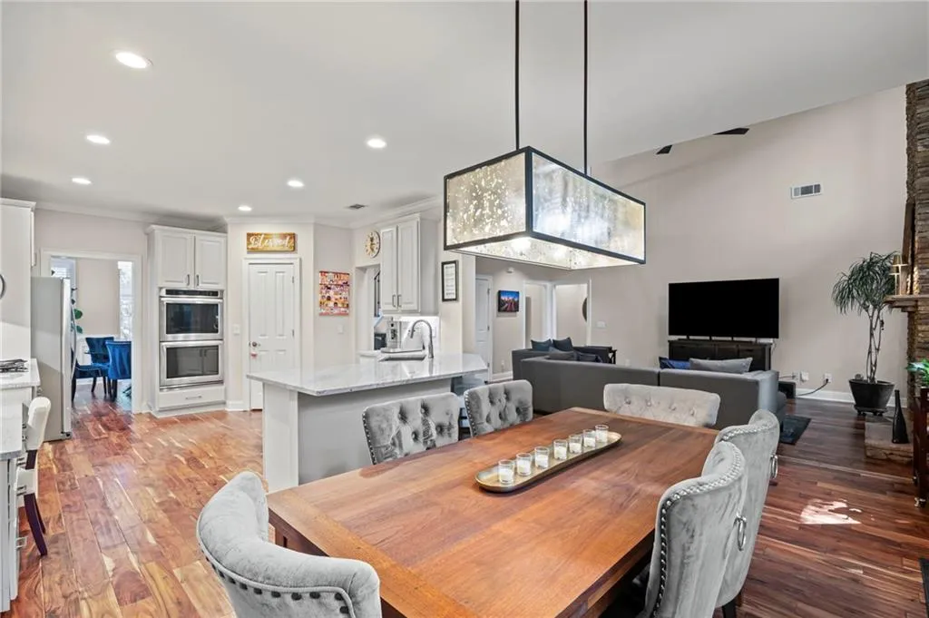 3200 Windsor Lake Drive Ne, Atlanta, Georgia 30319, 5 Bedrooms Bedrooms, ,4 BathroomsBathrooms,Residential,For Sale,3200 Windsor Lake Drive Ne,7673996