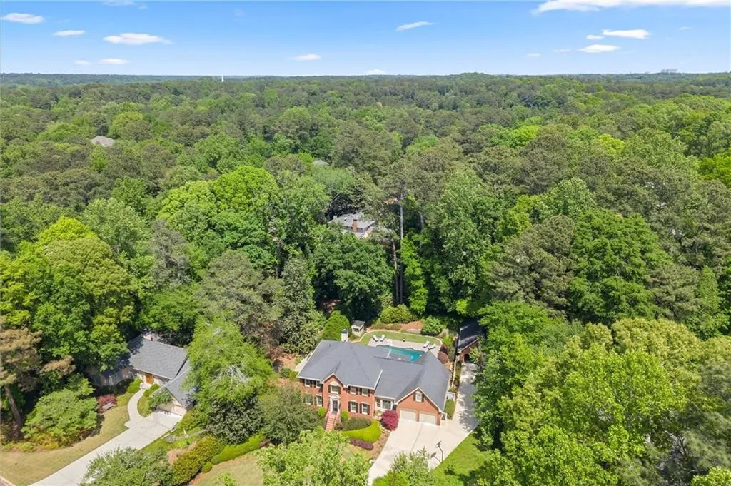 935 Ivy Falls Drive, Sandy Springs, Georgia 30328, 5 Bedrooms Bedrooms, ,4 BathroomsBathrooms,Residential,For Sale,935 Ivy Falls Drive,7758292