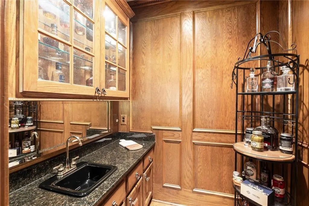 935 Ivy Falls Drive, Sandy Springs, Georgia 30328, 5 Bedrooms Bedrooms, ,4 BathroomsBathrooms,Residential,For Sale,935 Ivy Falls Drive,7758292