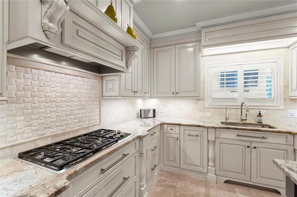 935 Ivy Falls Drive, Sandy Springs, Georgia 30328, 5 Bedrooms Bedrooms, ,4 BathroomsBathrooms,Residential,For Sale,935 Ivy Falls Drive,7758292