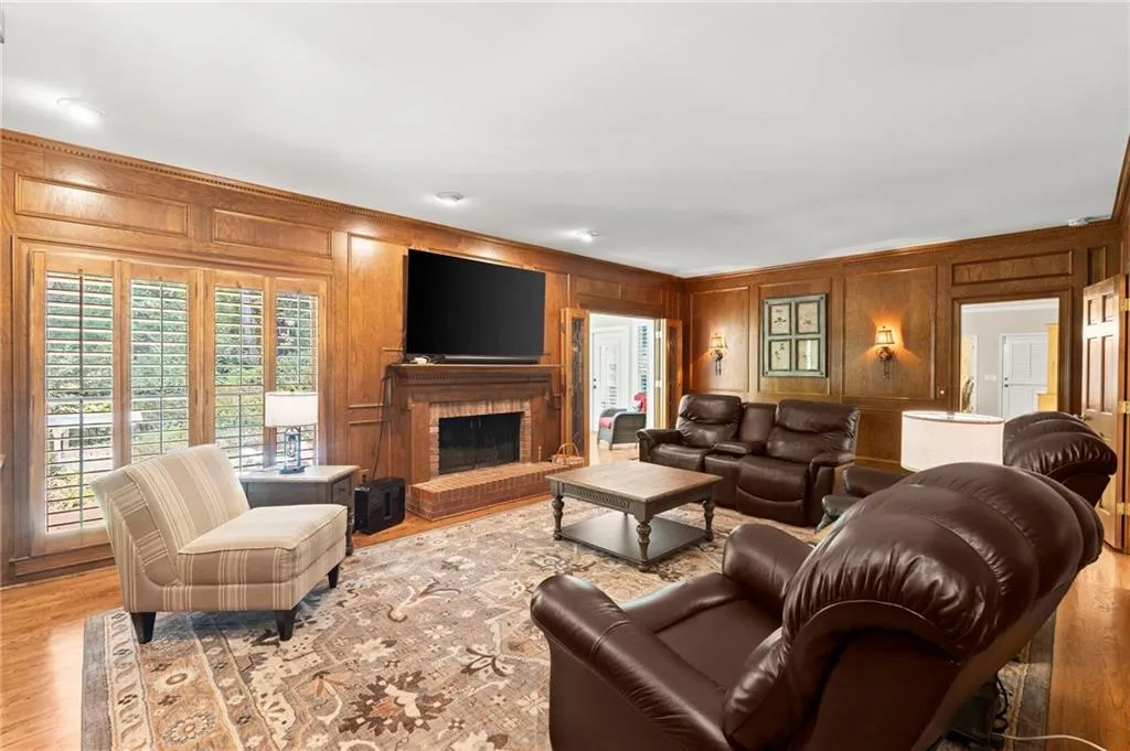 935 Ivy Falls Drive, Sandy Springs, Georgia 30328, 5 Bedrooms Bedrooms, ,4 BathroomsBathrooms,Residential,For Sale,935 Ivy Falls Drive,7758292