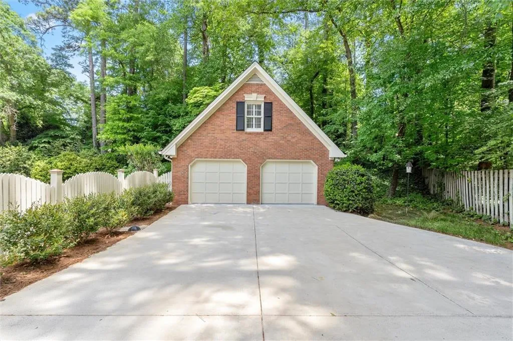 935 Ivy Falls Drive, Sandy Springs, Georgia 30328, 5 Bedrooms Bedrooms, ,4 BathroomsBathrooms,Residential,For Sale,935 Ivy Falls Drive,7758292