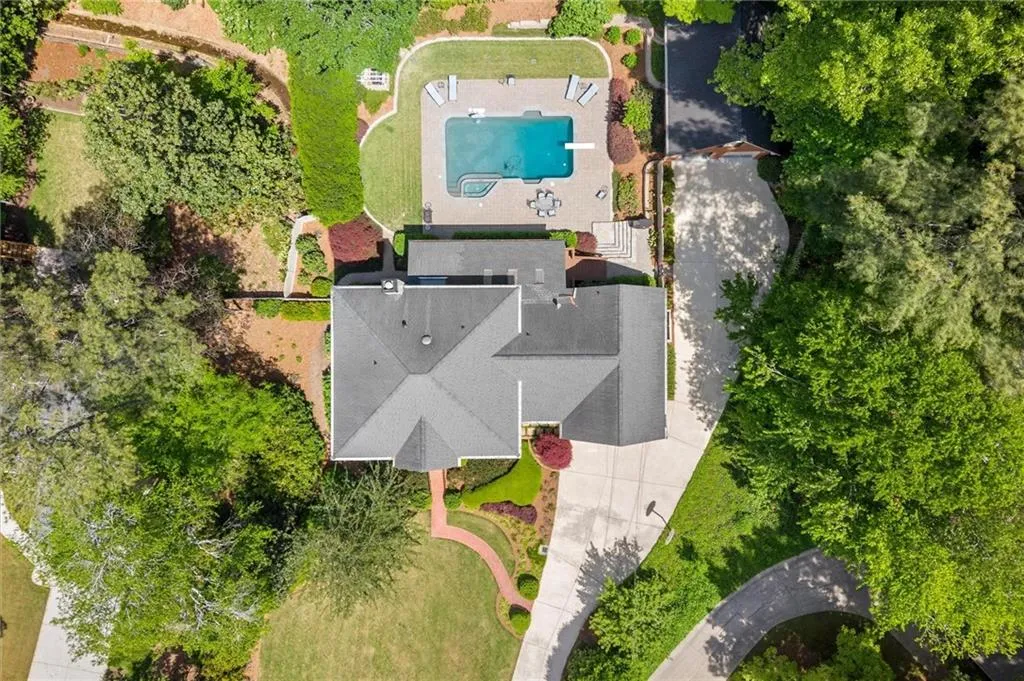 935 Ivy Falls Drive, Sandy Springs, Georgia 30328, 5 Bedrooms Bedrooms, ,4 BathroomsBathrooms,Residential,For Sale,935 Ivy Falls Drive,7758292
