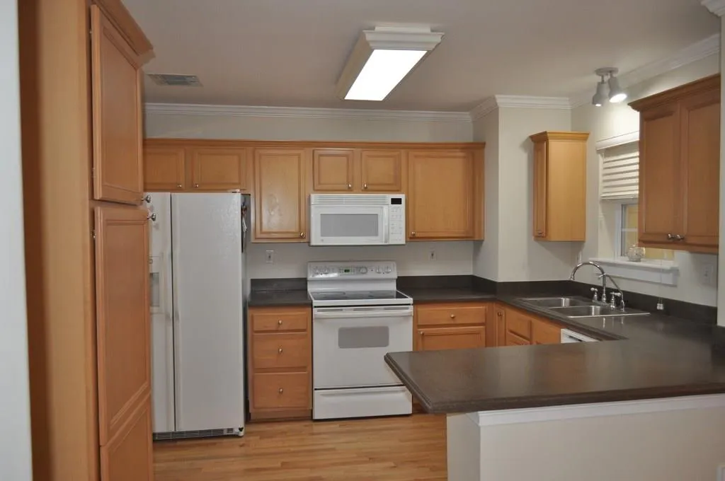 1502 Masons Creek Circle, Sandy Springs, Georgia 30350, 3 Bedrooms Bedrooms, ,2 BathroomsBathrooms,Residential,Sold,1502 Masons Creek Circle,6085031