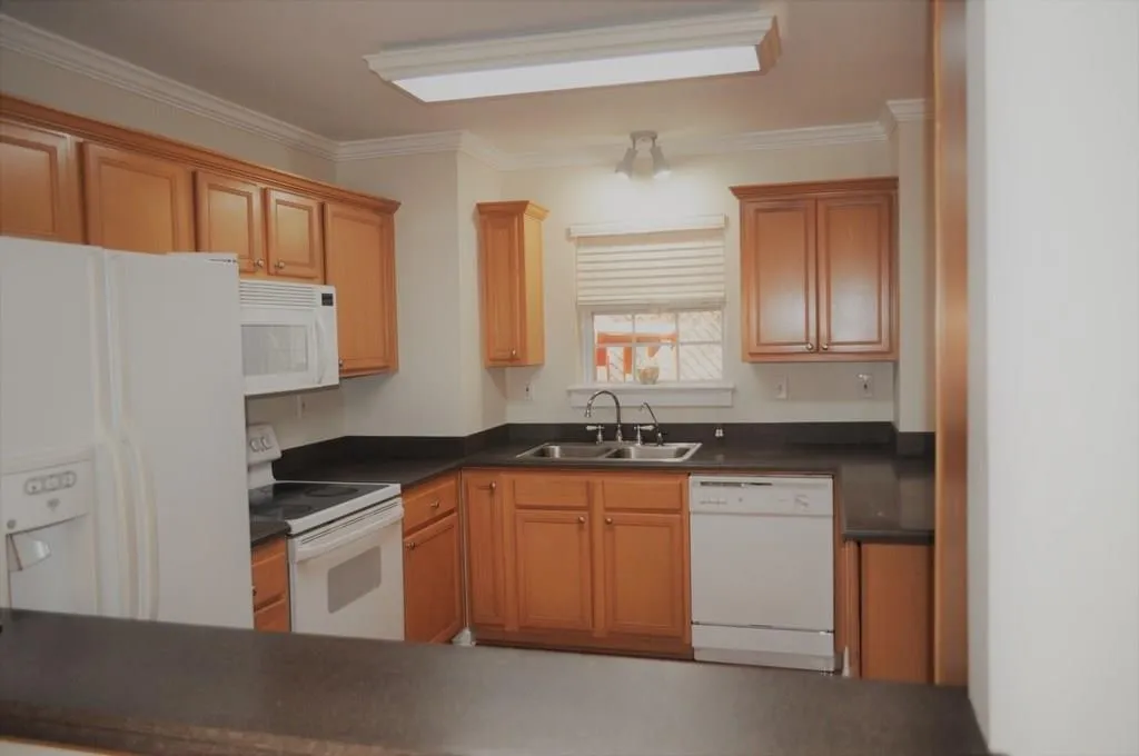 1502 Masons Creek Circle, Sandy Springs, Georgia 30350, 3 Bedrooms Bedrooms, ,2 BathroomsBathrooms,Residential,Sold,1502 Masons Creek Circle,6085031