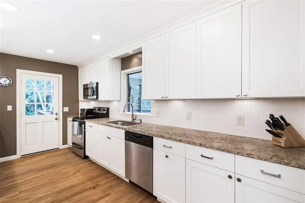 2506 Parkdale Place Ne, Atlanta, Georgia 30305, 3 Bedrooms Bedrooms, ,2 BathroomsBathrooms,Residential,Sold,2506 Parkdale Place Ne,5766271