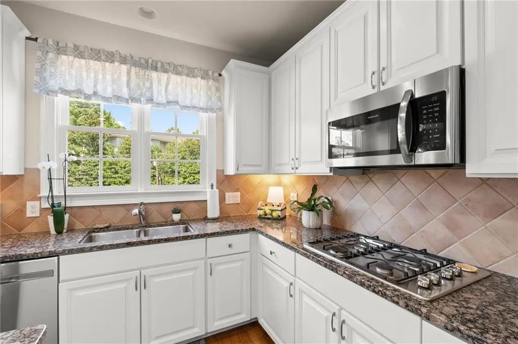 184 Mystic Court, Sandy Springs, Georgia 30342, 3 Bedrooms Bedrooms, 0 ,3 BathroomsBathrooms,Residential,For Sale,184 Mystic Court,7841239