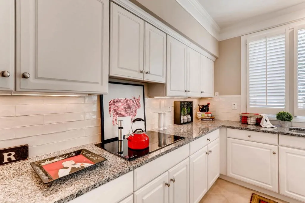 720 Glenridge Close Drive, Atlanta, Georgia 30328, 3 Bedrooms Bedrooms, ,2 BathroomsBathrooms,Residential,Sold,720 Glenridge Close Drive,6059715