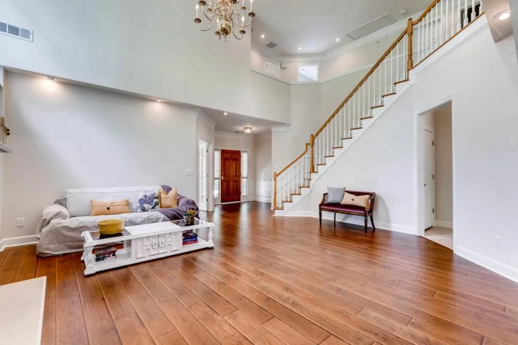 720 Glenridge Close Drive, Atlanta, Georgia 30328, 3 Bedrooms Bedrooms, ,2 BathroomsBathrooms,Residential,Sold,720 Glenridge Close Drive,6059715