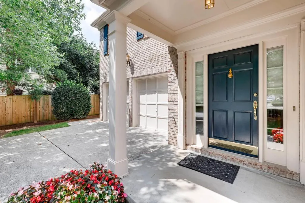 720 Glenridge Close Drive, Atlanta, Georgia 30328, 3 Bedrooms Bedrooms, ,2 BathroomsBathrooms,Residential,Sold,720 Glenridge Close Drive,6059715