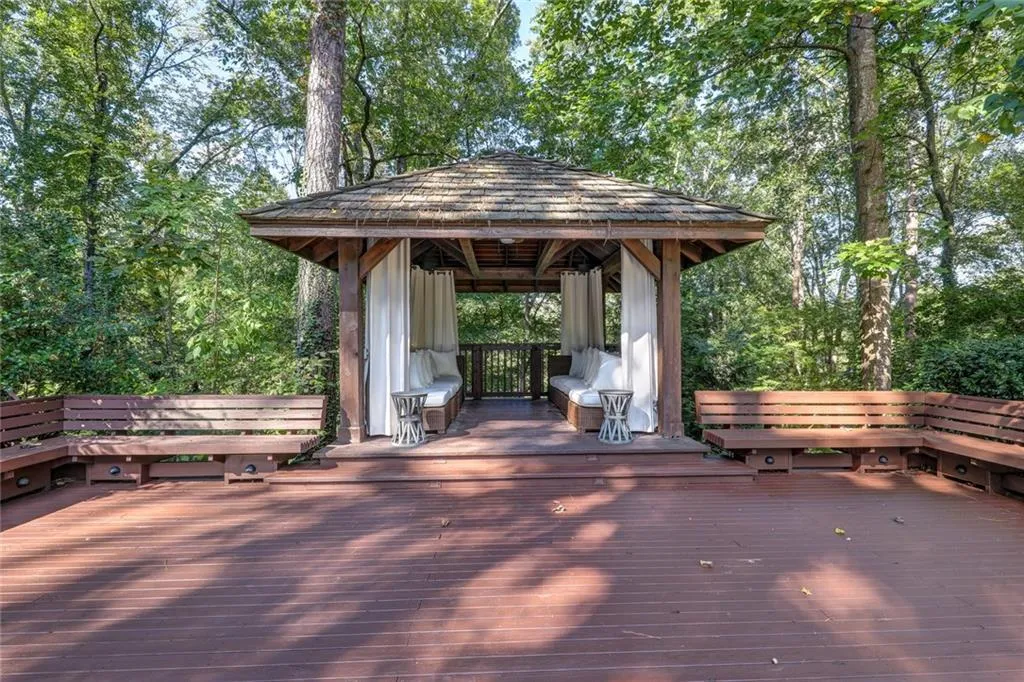 815 N Island Drive, Atlanta, Georgia 30327, 5 Bedrooms Bedrooms, ,4 BathroomsBathrooms,Residential,Sold,815 N Island Drive,6792669 815 N Island Drive, Atlanta, Georgia 30327, 5 Bedrooms Bedrooms, ,4 BathroomsBathrooms,Residential,Sold,815 N Island Drive,6792669