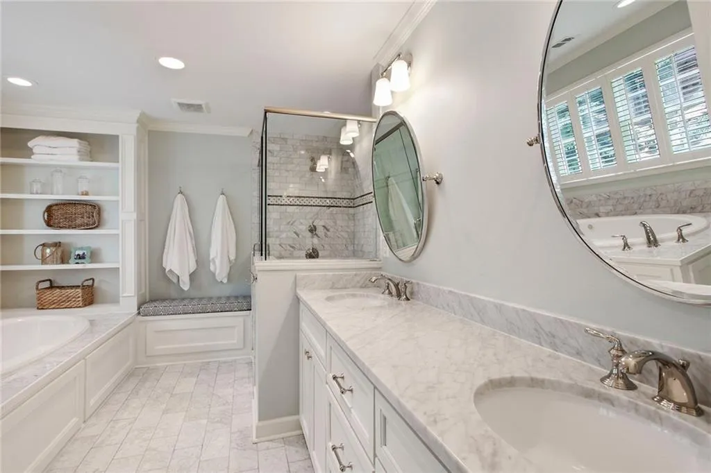 890 Riverside Trace, Sandy Springs, Georgia 30328, 4 Bedrooms Bedrooms, ,3 BathroomsBathrooms,Residential,Sold,890 Riverside Trace,6918976