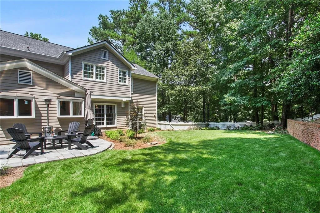 890 Riverside Trace, Sandy Springs, Georgia 30328, 4 Bedrooms Bedrooms, ,3 BathroomsBathrooms,Residential,Sold,890 Riverside Trace,6918976