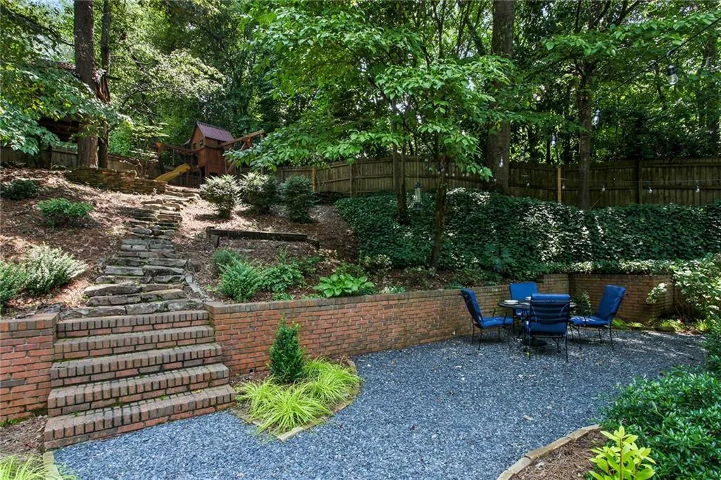 890 Riverside Trace, Sandy Springs, Georgia 30328, 4 Bedrooms Bedrooms, ,3 BathroomsBathrooms,Residential,Sold,890 Riverside Trace,6918976