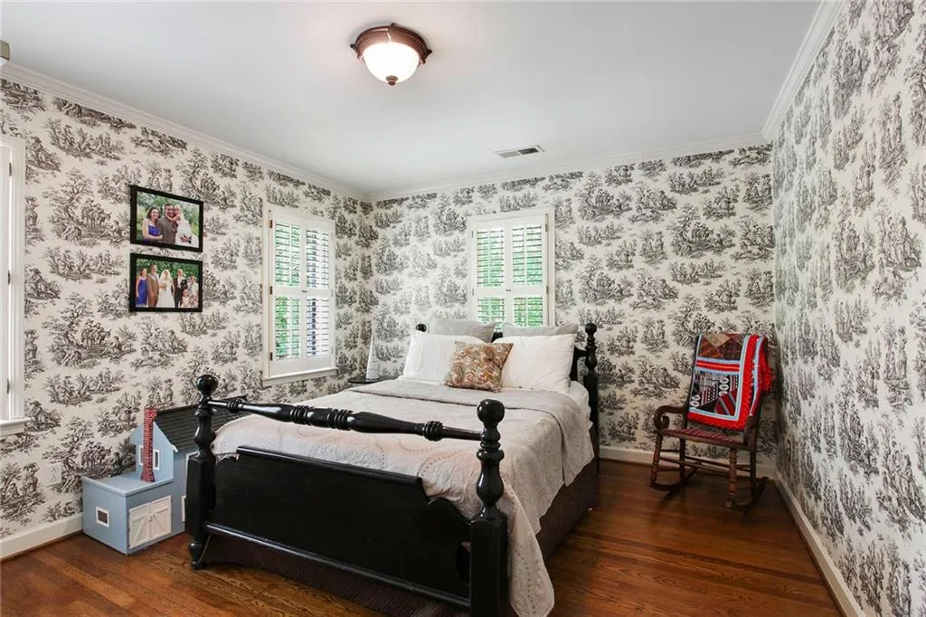 890 Riverside Trace, Sandy Springs, Georgia 30328, 4 Bedrooms Bedrooms, ,3 BathroomsBathrooms,Residential,Sold,890 Riverside Trace,6918976