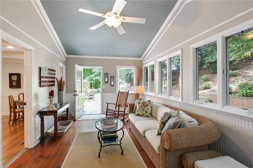 890 Riverside Trace, Sandy Springs, Georgia 30328, 4 Bedrooms Bedrooms, ,3 BathroomsBathrooms,Residential,Sold,890 Riverside Trace,6918976