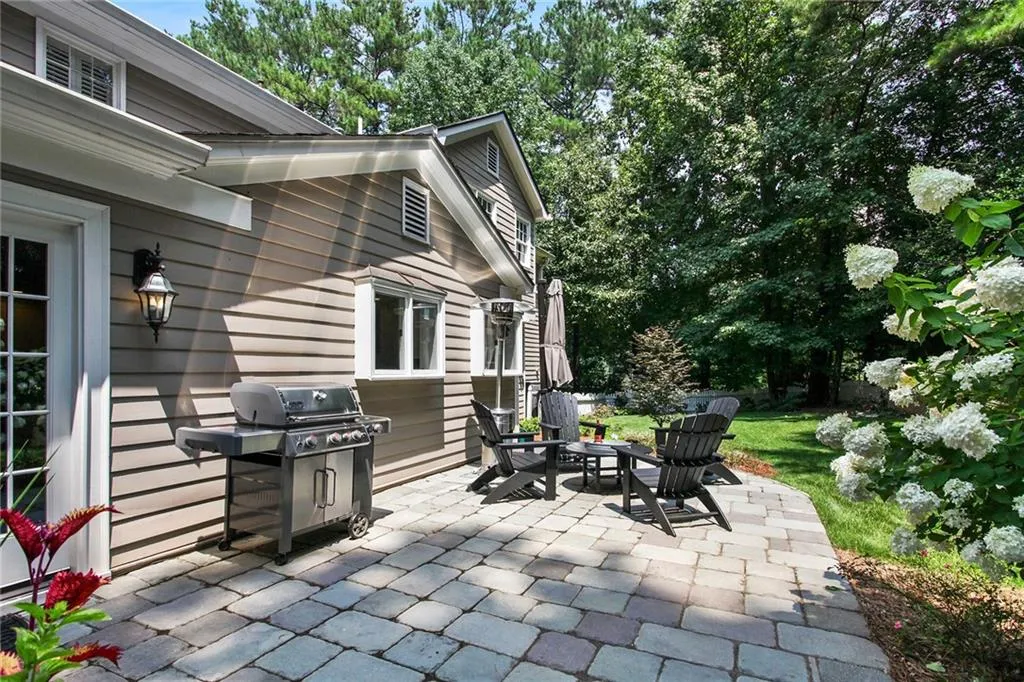 890 Riverside Trace, Sandy Springs, Georgia 30328, 4 Bedrooms Bedrooms, ,3 BathroomsBathrooms,Residential,Sold,890 Riverside Trace,6918976