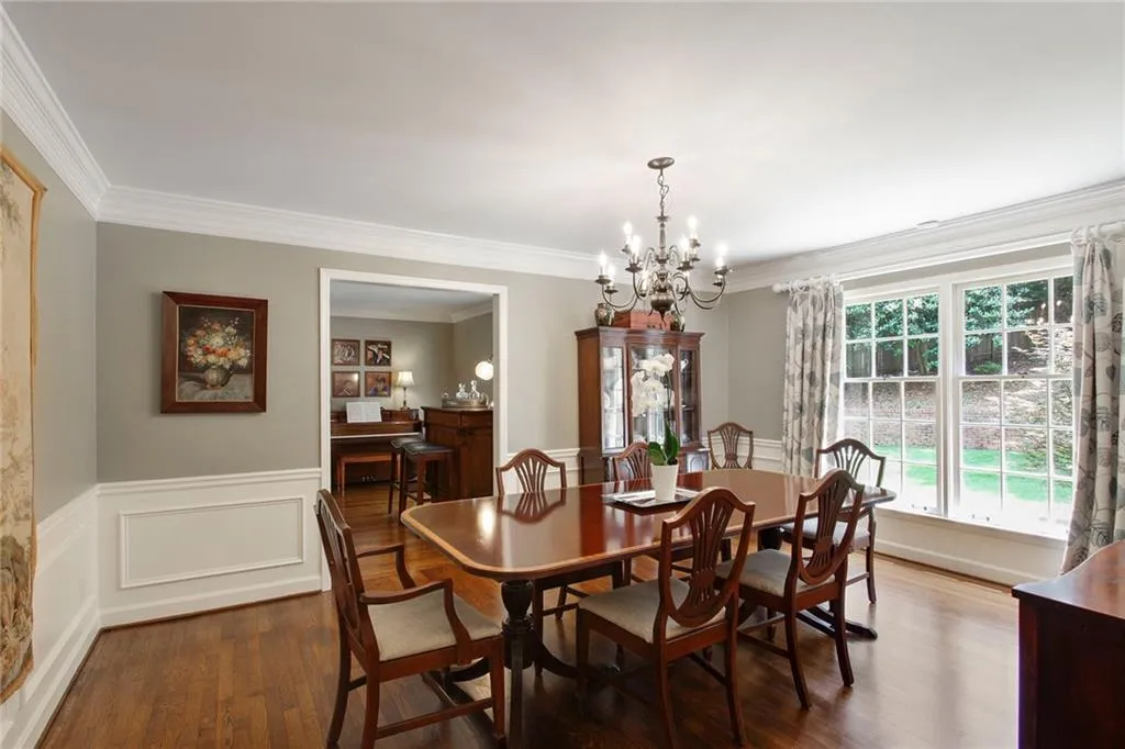 890 Riverside Trace, Sandy Springs, Georgia 30328, 4 Bedrooms Bedrooms, ,3 BathroomsBathrooms,Residential,Sold,890 Riverside Trace,6918976