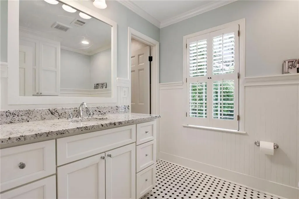 890 Riverside Trace, Sandy Springs, Georgia 30328, 4 Bedrooms Bedrooms, ,3 BathroomsBathrooms,Residential,Sold,890 Riverside Trace,6918976