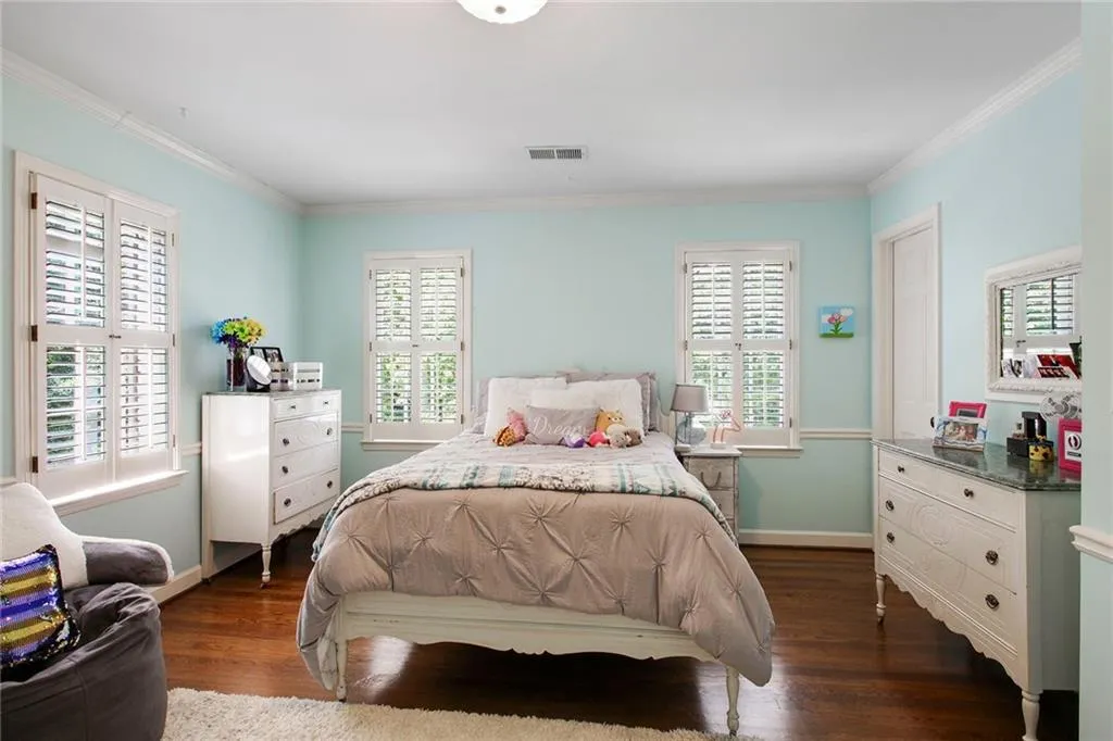 890 Riverside Trace, Sandy Springs, Georgia 30328, 4 Bedrooms Bedrooms, ,3 BathroomsBathrooms,Residential,Sold,890 Riverside Trace,6918976