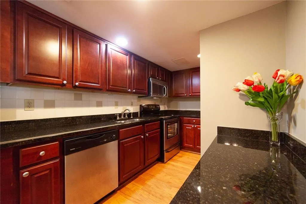 6900 Roswell Road Unit Q14, Atlanta, Georgia 30328, 2 Bedrooms Bedrooms, ,2 BathroomsBathrooms,Residential,Sold,6900 Roswell Road Unit Q14,6047278