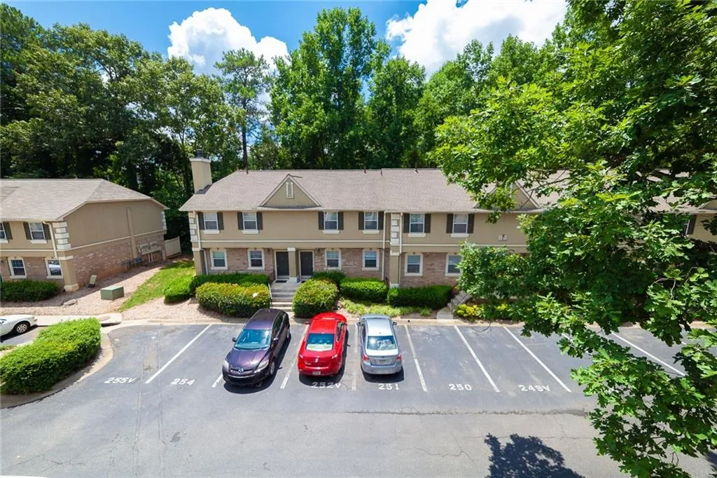 6900 Roswell Road Unit Q14, Atlanta, Georgia 30328, 2 Bedrooms Bedrooms, ,2 BathroomsBathrooms,Residential,Sold,6900 Roswell Road Unit Q14,6047278