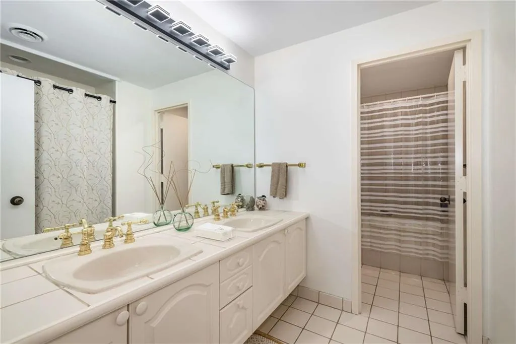 2660 Peachtree Road Nw Unit 13h, Atlanta, Georgia 30305, 2 Bedrooms Bedrooms, ,2 BathroomsBathrooms,Residential,For Sale,2660 Peachtree Road Nw Unit 13h,7659068 2660 Peachtree Road Nw Unit 13h, Atlanta, Georgia 30305, 2 Bedrooms Bedrooms, ,2 BathroomsBathrooms,Residential,For Sale,2660 Peachtree Road Nw Unit 13h,7659068