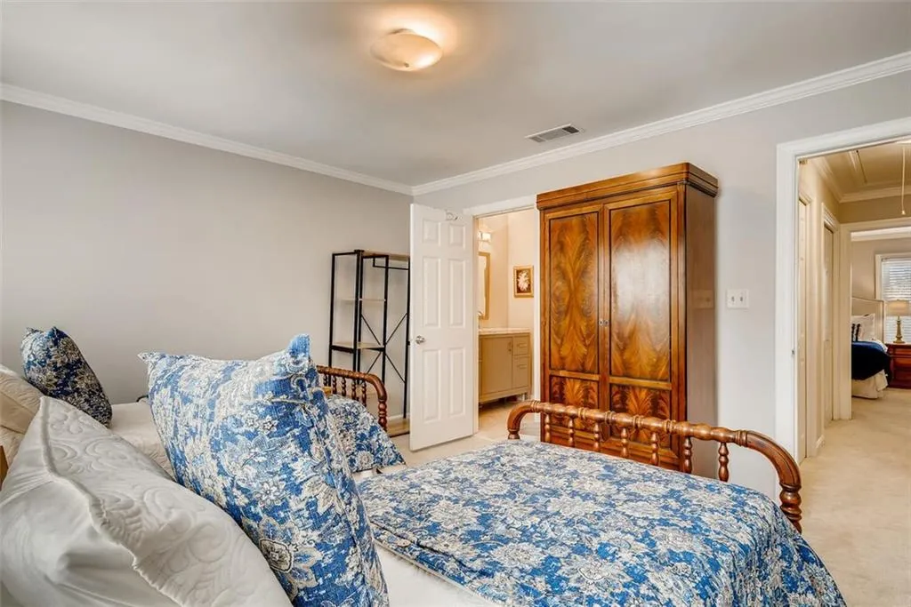 7500 Roswell Road Unit 13, Sandy Springs, Georgia 30350, 2 Bedrooms Bedrooms, ,2 BathroomsBathrooms,Residential,Sold,7500 Roswell Road Unit 13,6833442
