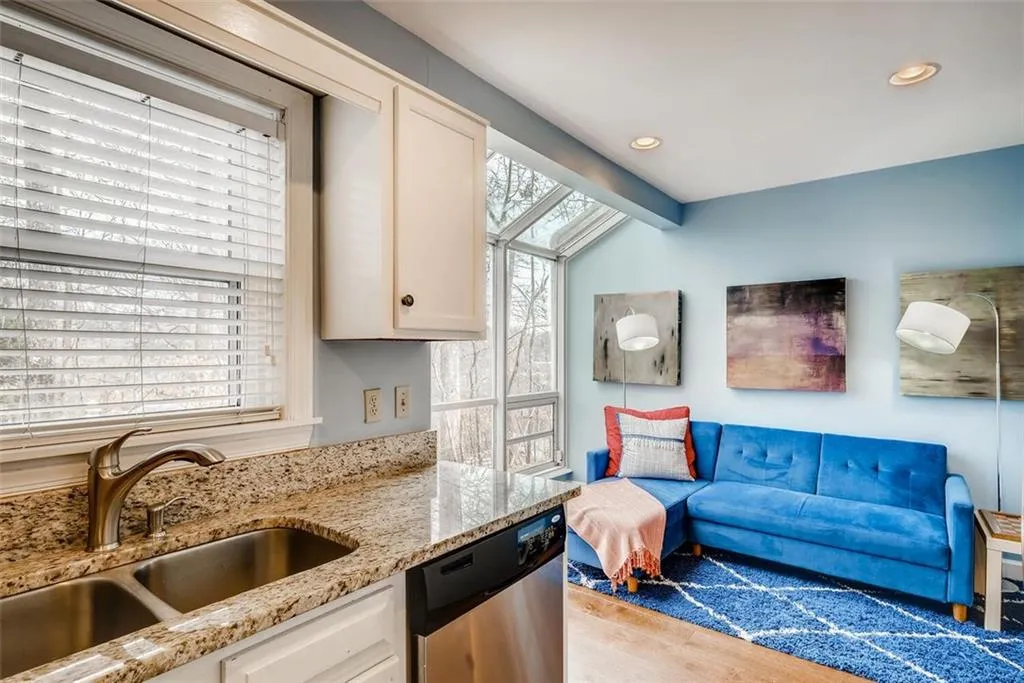 7500 Roswell Road Unit 13, Sandy Springs, Georgia 30350, 2 Bedrooms Bedrooms, ,2 BathroomsBathrooms,Residential,Sold,7500 Roswell Road Unit 13,6833442