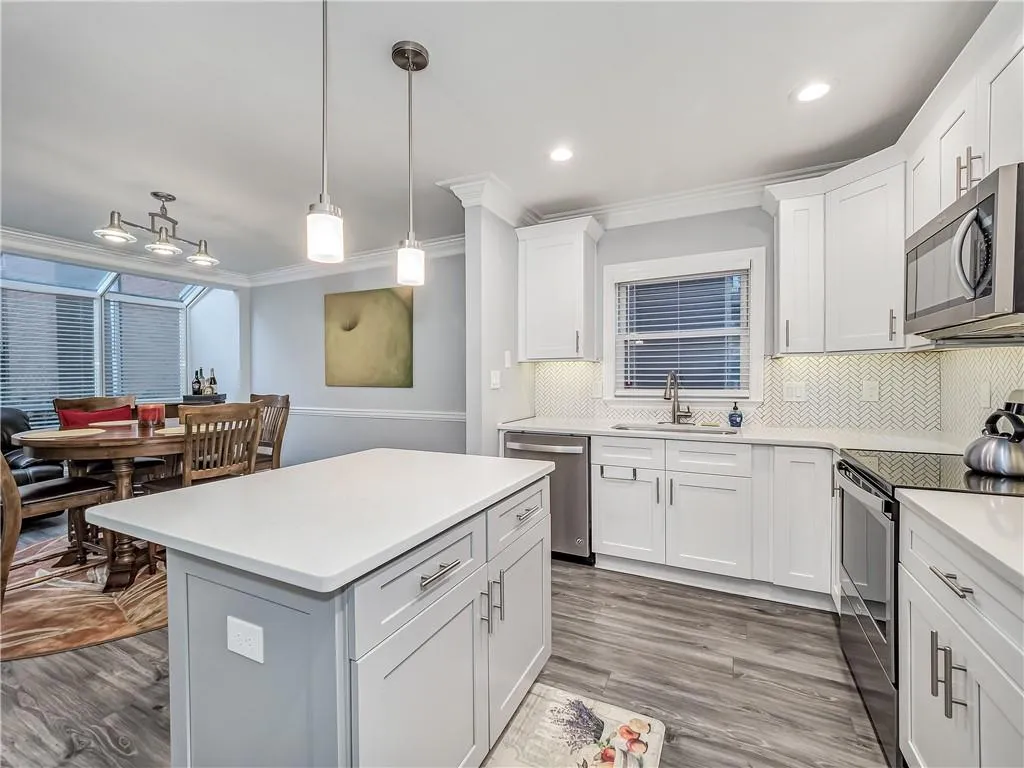 7500 Roswell Road Unit 126, Sandy Springs, Georgia 30350, 3 Bedrooms Bedrooms, ,2 BathroomsBathrooms,Residential,Sold,7500 Roswell Road Unit 126,6973541