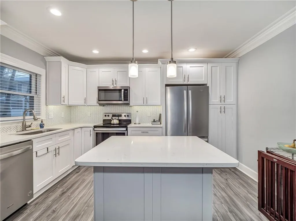 7500 Roswell Road Unit 126, Sandy Springs, Georgia 30350, 3 Bedrooms Bedrooms, ,2 BathroomsBathrooms,Residential,Sold,7500 Roswell Road Unit 126,6973541