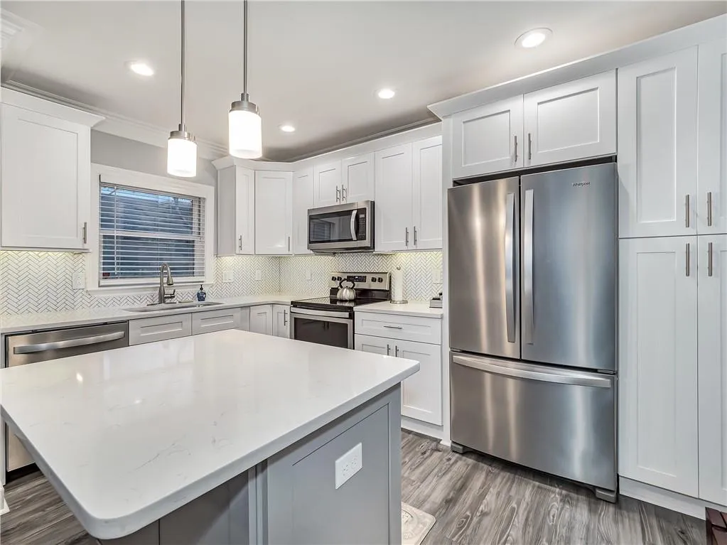 7500 Roswell Road Unit 126, Sandy Springs, Georgia 30350, 3 Bedrooms Bedrooms, ,2 BathroomsBathrooms,Residential,Sold,7500 Roswell Road Unit 126,6973541