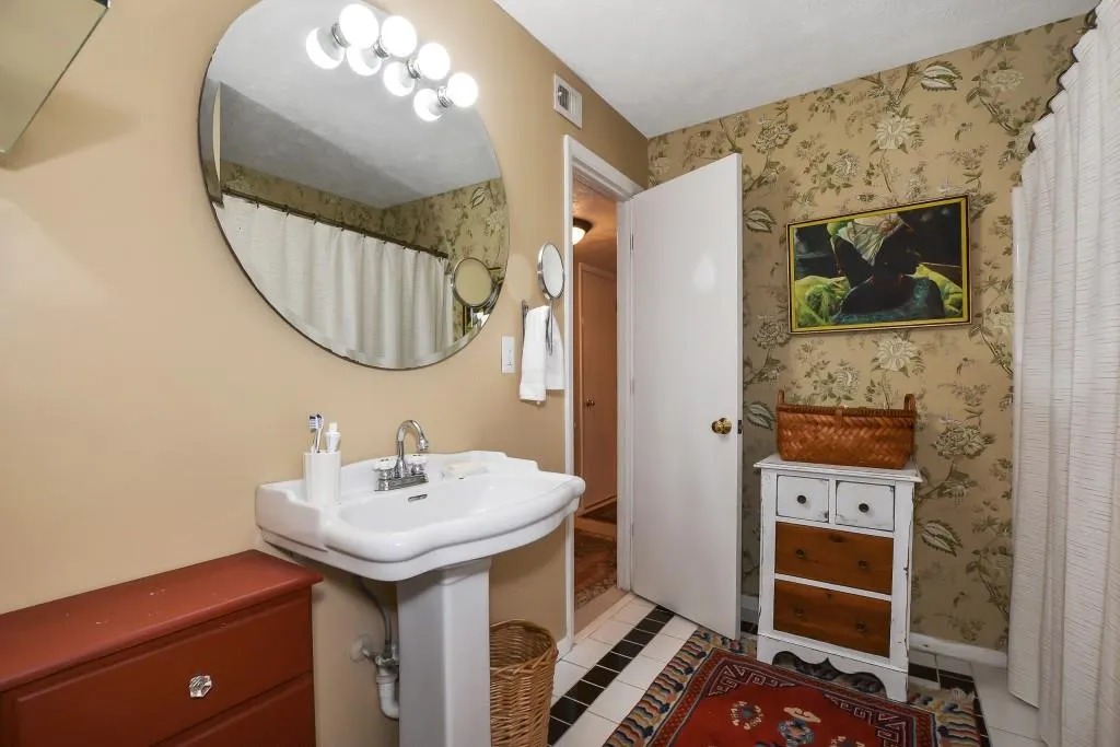 408 Woodcliff Drive, Sandy Springs, Georgia 30350, 2 Bedrooms Bedrooms, ,1 BathroomBathrooms,Residential,Sold,408 Woodcliff Drive,6510843