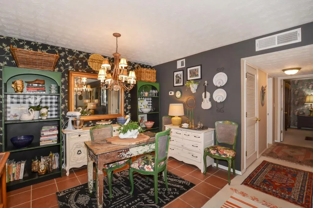 408 Woodcliff Drive, Sandy Springs, Georgia 30350, 2 Bedrooms Bedrooms, ,1 BathroomBathrooms,Residential,Sold,408 Woodcliff Drive,6510843